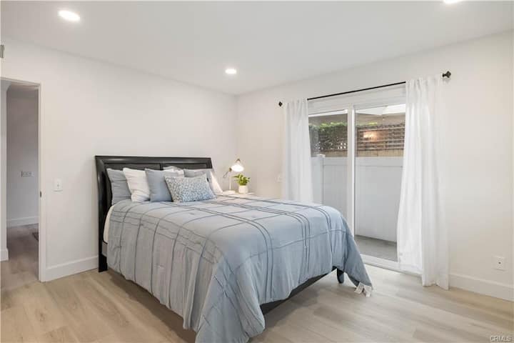 Private Master Bedroom With Separate Entrance. - Huntington Beach, CA