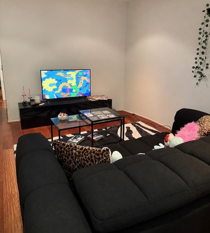 Stylish Apartment + Parking | Rooftop City Views - St Kilda