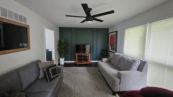 Family Friendly Home With Fenced Yard! - Belton, MO