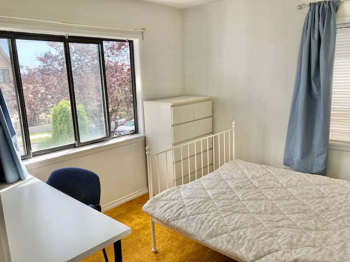 Budget 2 Br 1 Bath Full Private Suite On 2nd Floor - Vancouver