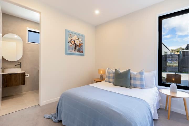 Queen bedroom with private ensuite