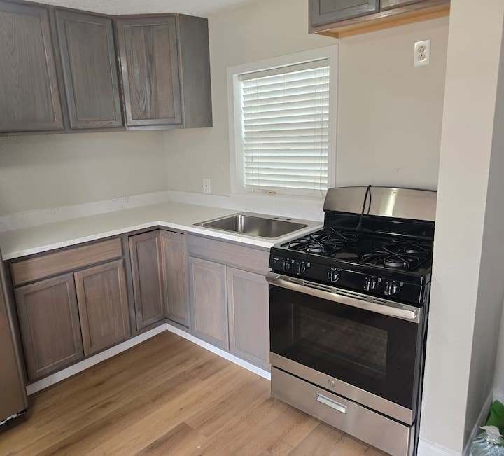Tiny Blue Home! Perfect For A Short Business Trip! - Pearland, TX