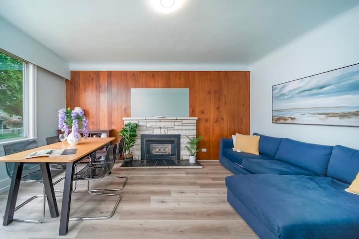 Warm Modern 3br Urban Escape Home| Free Parking - Burnaby