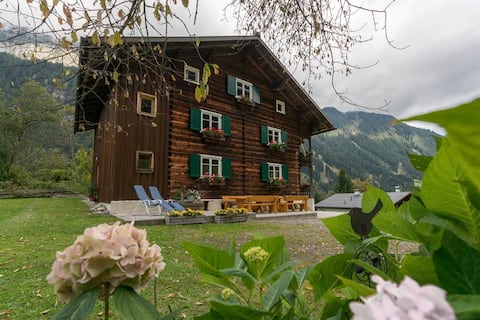 Top Airbnb: Holiday Home Bergfrieden in Gaschurn