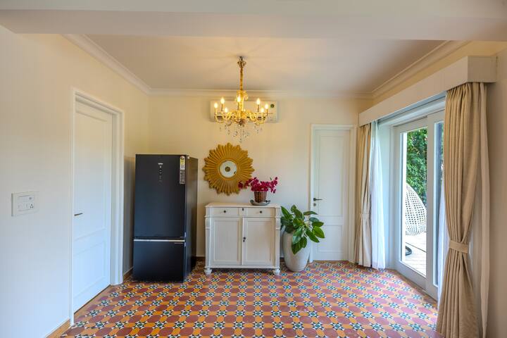 Dining area image 3