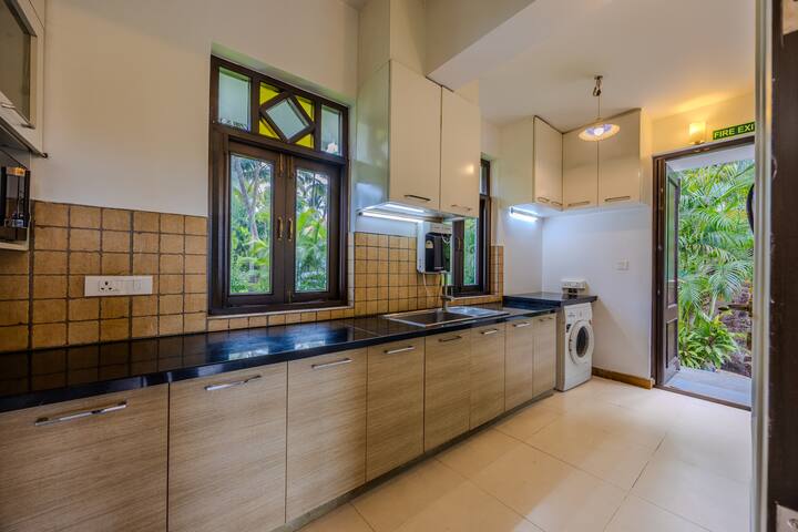 Full kitchen image 3