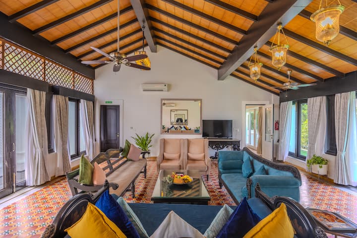 Living room image 7