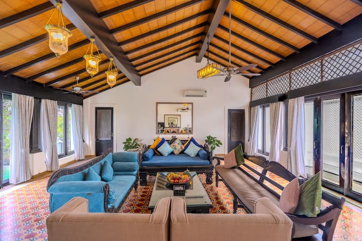 Living room image 4