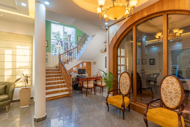 Hilltop Luxury Villa Near Kainchi Dham | 20 Mins - Nainital