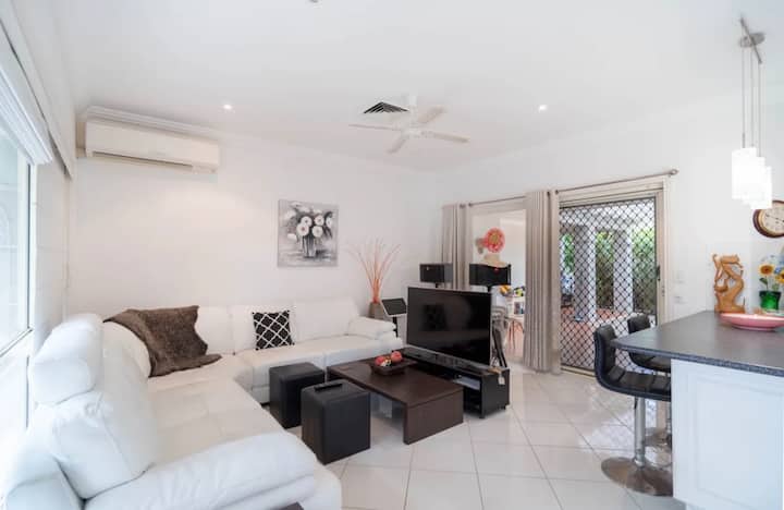 4bdr Home In Benowa Waters - Gold Coast