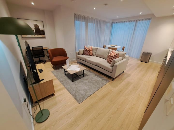 Stunning 2 Bedroom - Gym, Swimming Pool, Rooftop - Londra