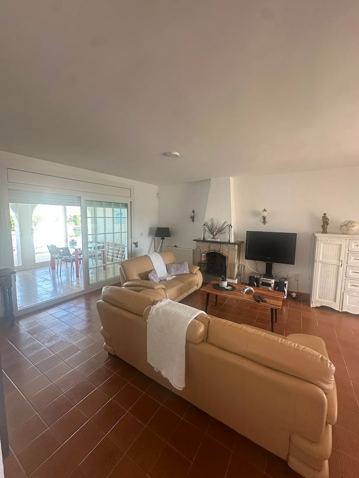 Maravillosa Casa De Vacaciones En Frente Al Mar - Empuriabrava