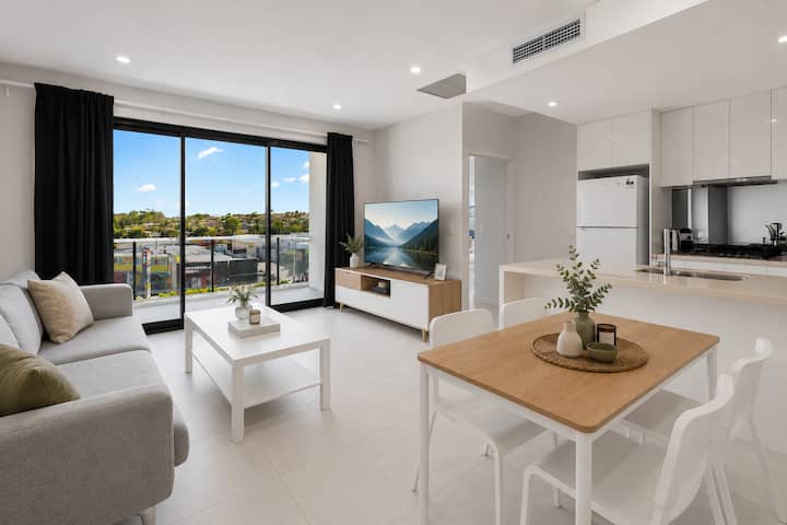 Two Private Ensuites | Modern Brisbane Stay - Springwood