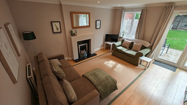 Modern 3 Bedroom House, Free Parking, Town Centre - 뉴버리