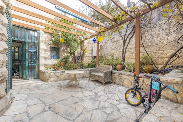 Charming Ground-floor Apartment In Old Arab House - 예루살렘