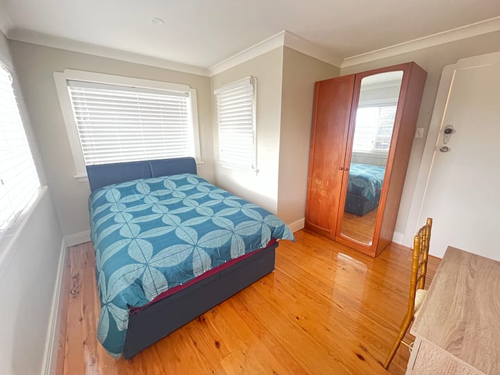 Room 76 - Auburn