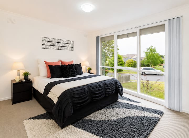 Move-in Ready Room Shared Home Great Value - Beaconsfield