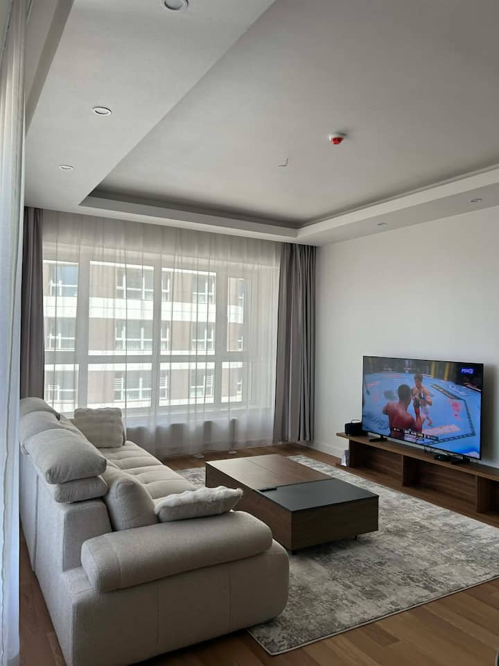Stylish High-rise Stay Near Sukhbaatar Square | - Mongolië
