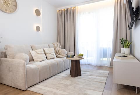 Popular Airbnb listing: Luxury Pastel 1 Apartment with a gym in Orunia Górna Gdańsk Południe