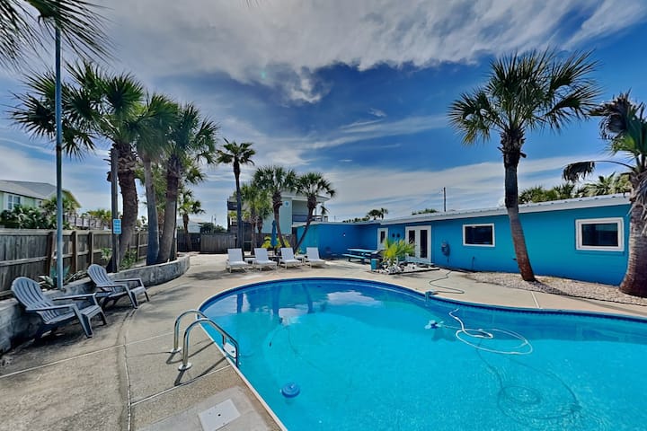 Stay Awhile | Backyard Oasis, Private Pool - Pensacola Beach, FL