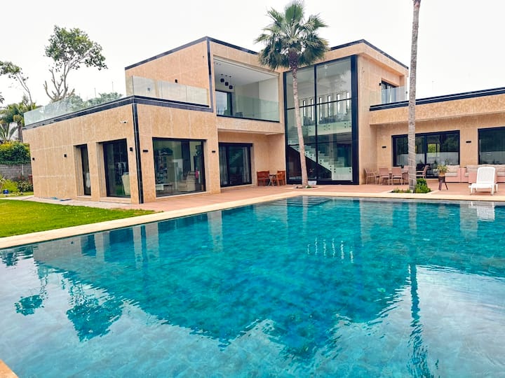 Villa Exceptionnelle, Dans Un Emplacement Unique - Tanger
