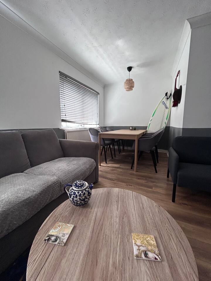Double Room |Victorious 5 | Parking - Portsmouth