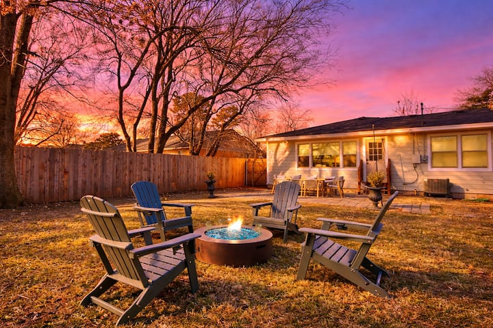 New Walk To Ou | Spacious 4br With Fire Pit - Norman, OK