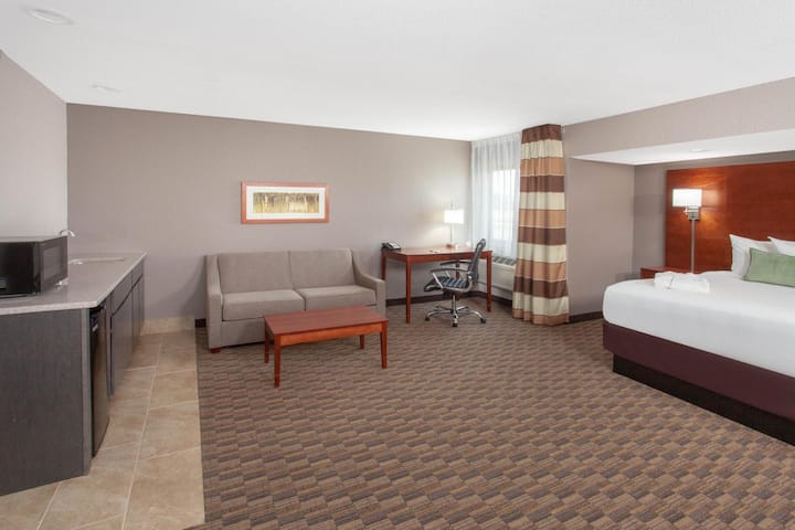 Executive King | Wyndham Fort Wayne | Events Base - Fort Wayne
