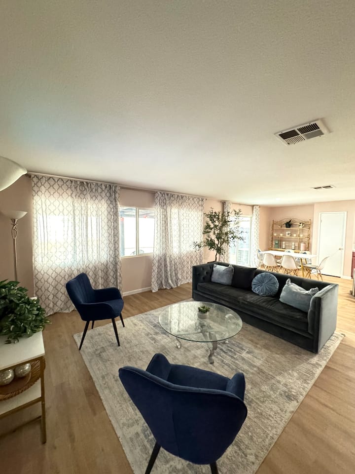 Charming And Cozy Home Away From Home! - Perris, CA