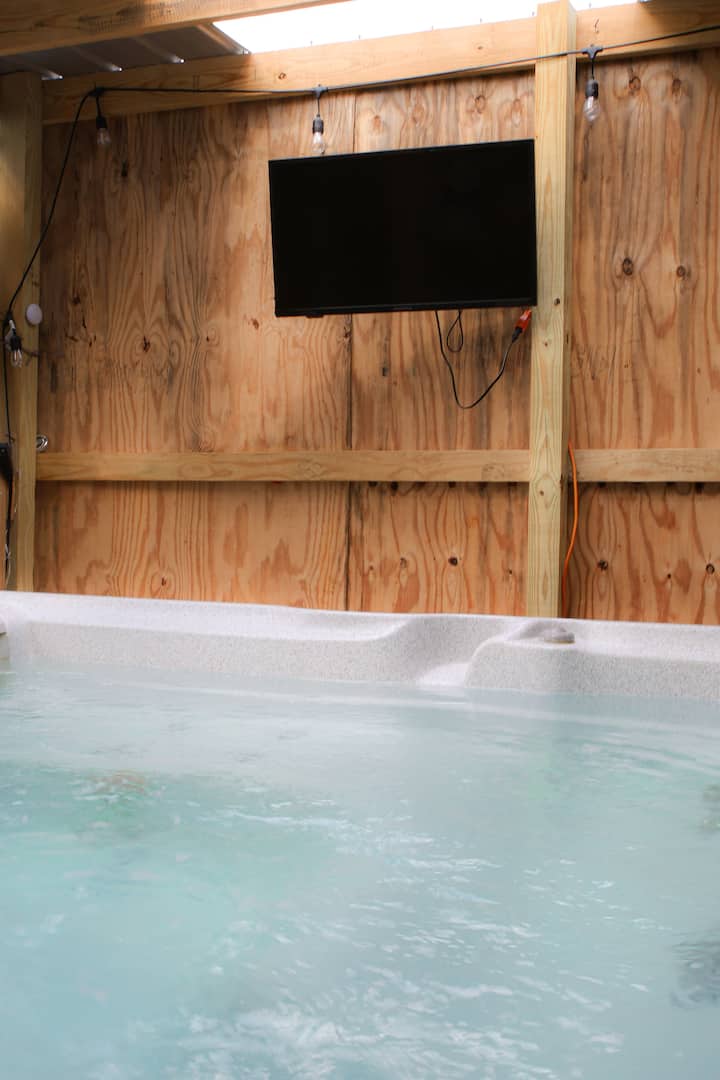 Cozy Getaway With Jacuzzi | Perfect For Couples - Arlington