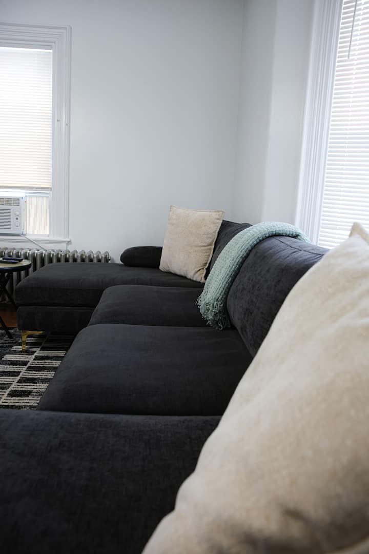 Cozy Getaway With Jacuzzi | Perfect For Couples - Burlington, MA