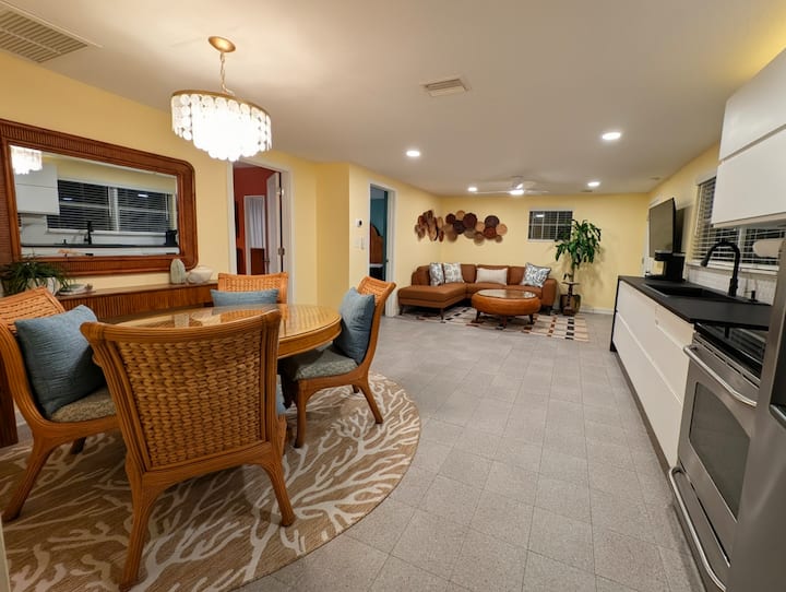 Newly Opened - Bondi House 2 Br 1 Bath - St. Petersburg, FL