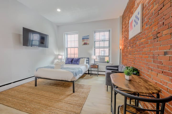 Exposed Brick Artisan Studio - Boston, MA