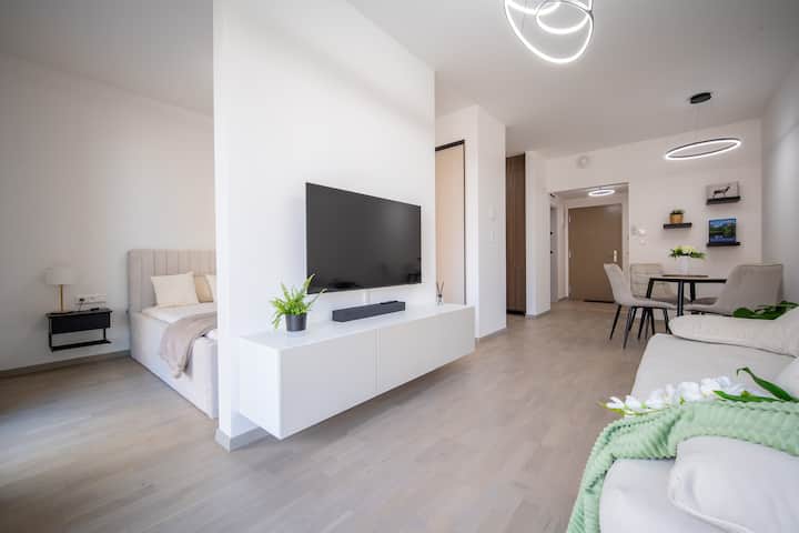 New Skyline Apartment | Prosecco & Balcony - Bratislava
