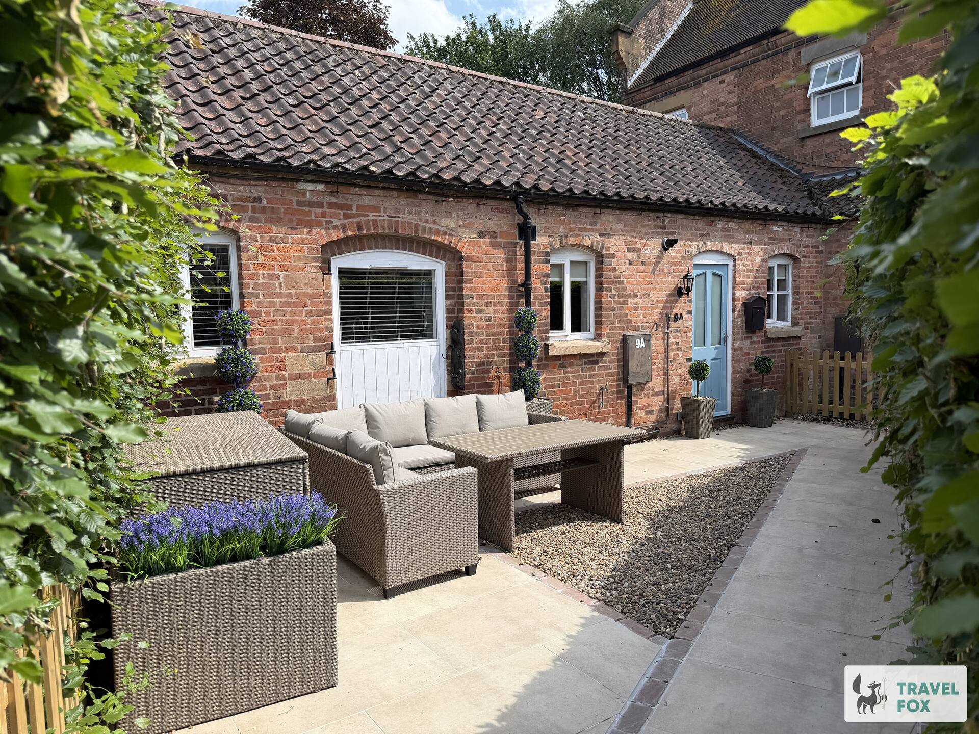 Stable Cottage - with free parking!