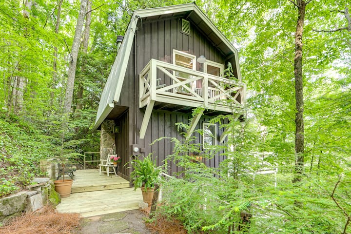 'Hemlock Hideaway' W/ Deck + Lake Glenville Views - Cashiers, NC
