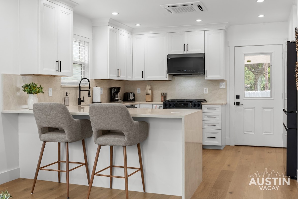 Settle In | Renovated High-End E Austin 2BR Home