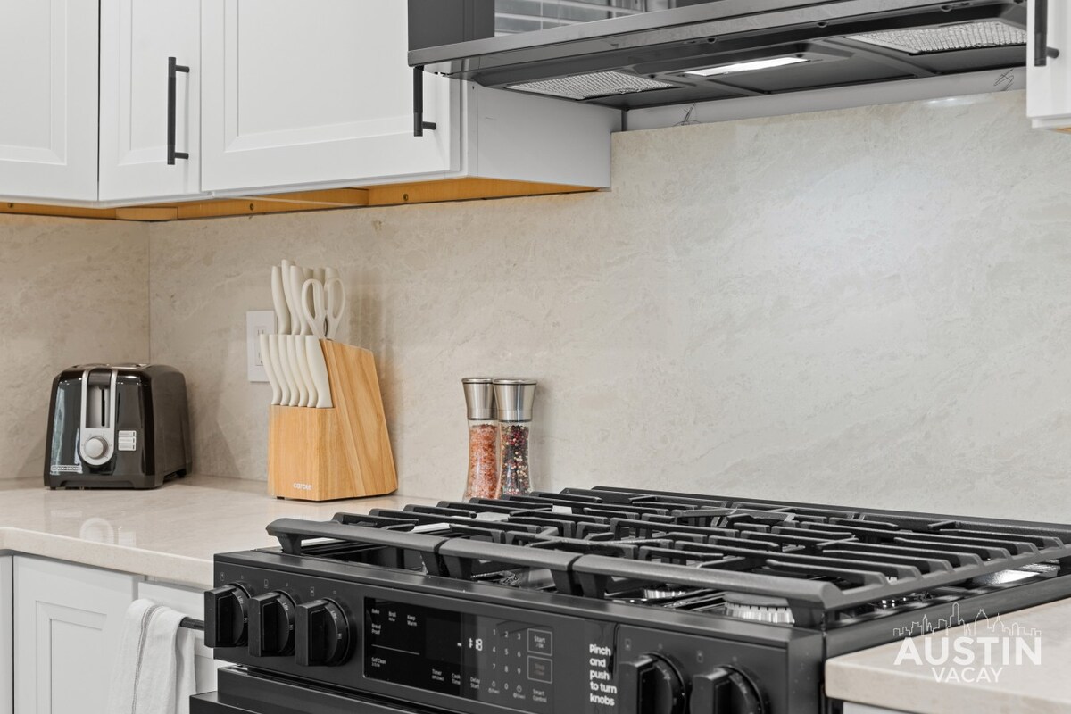 Settle In | Renovated High-End E Austin 2BR Home