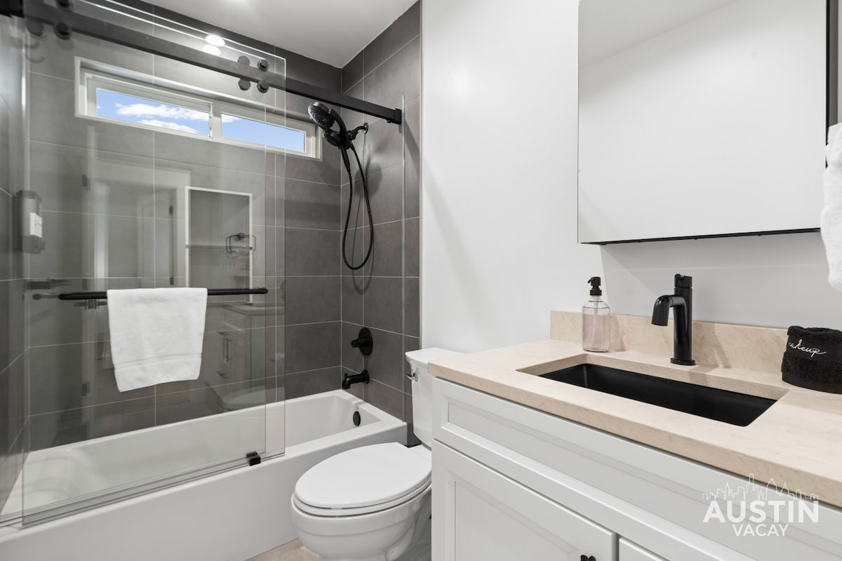 Settle In | Renovated High-End E Austin 2BR Home