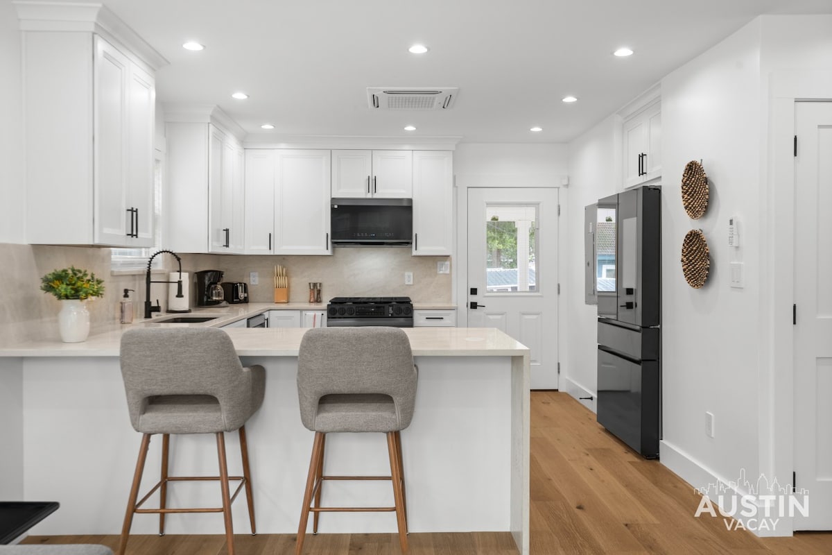 Settle In | Renovated High-End E Austin 2BR Home