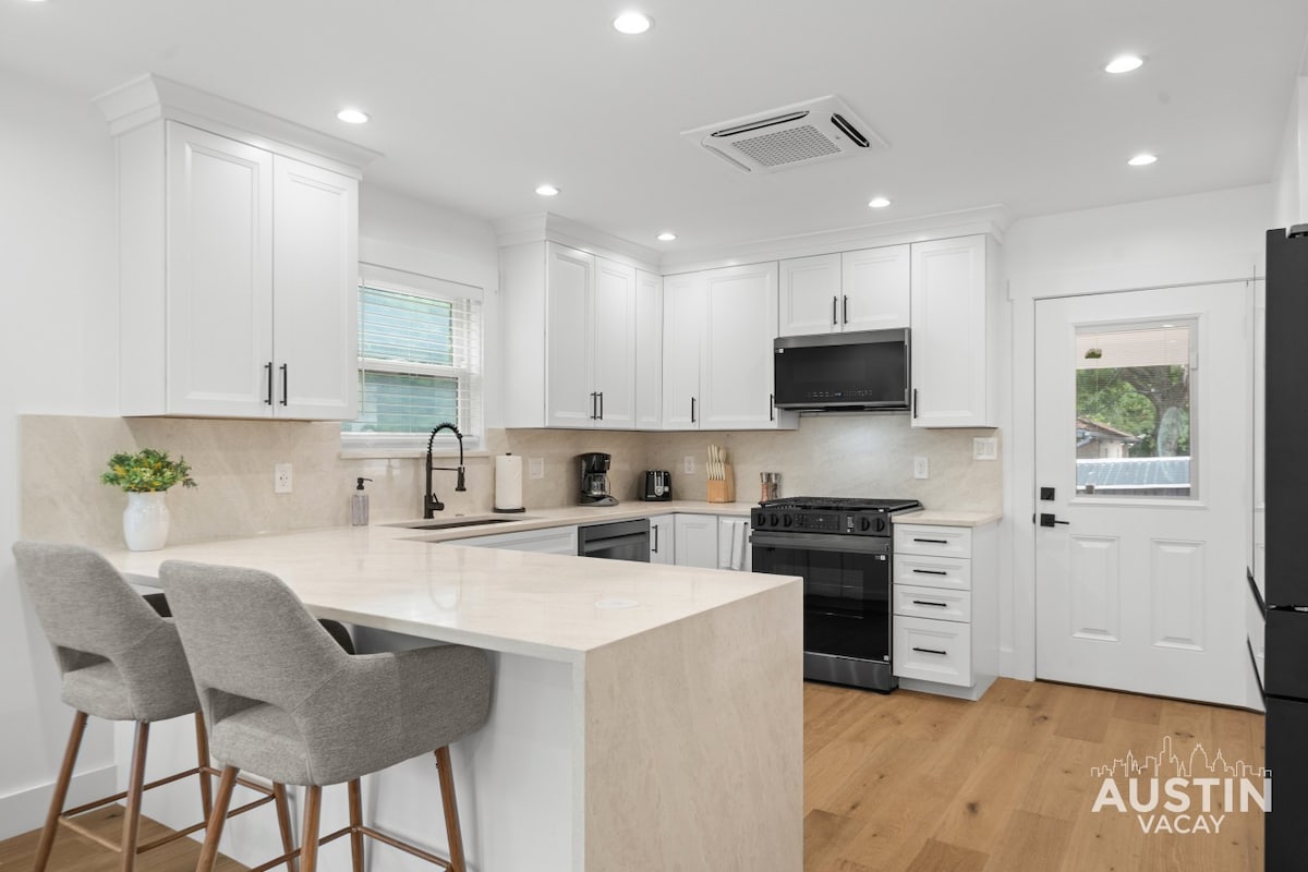 Settle In | Renovated High-End E Austin 2BR Home