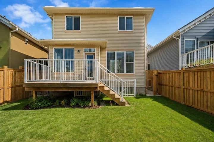 Beautiful 1 Bedroom 1 Den Basement! - 캘거리