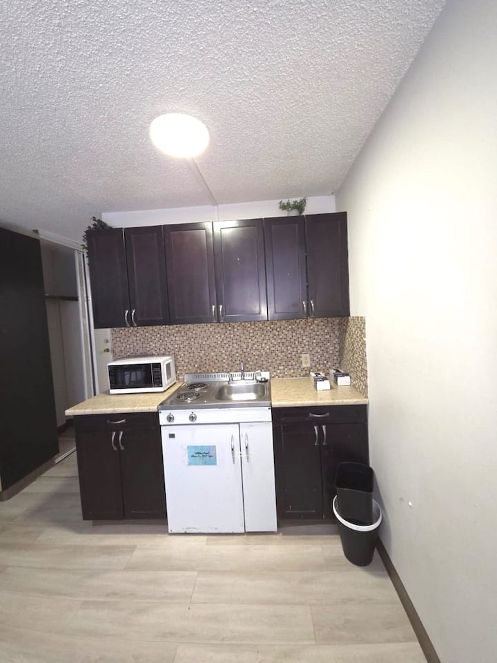 Stylish Studio In The Heart Of Downtown Calgary - Calgary