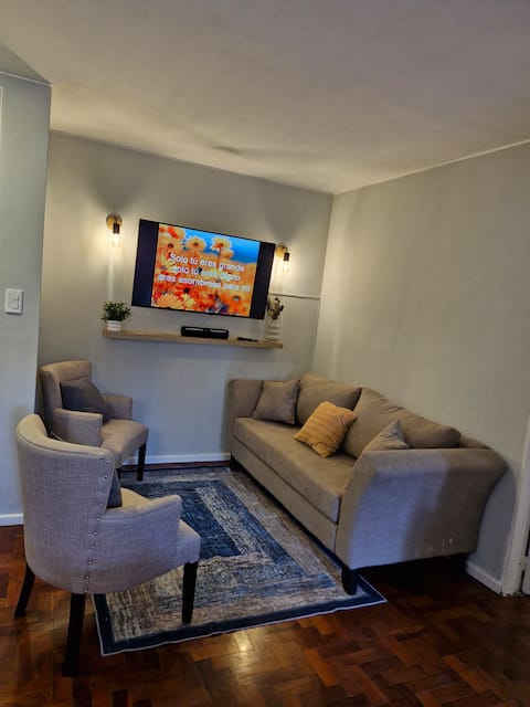 Popular Airbnb listing: Downtown Mendoza. Spacious apartment with its own garage. in Departamento Capital