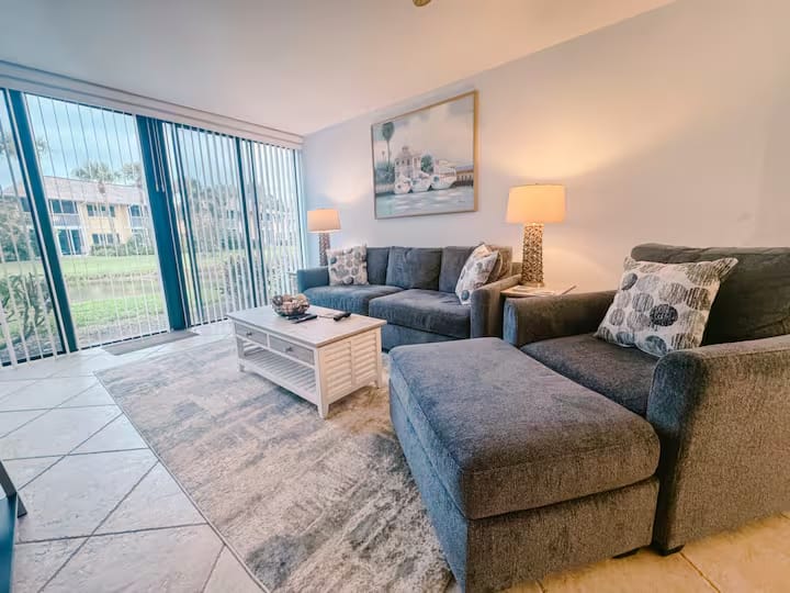 Ocean Breeze & Trees | 1 Br Condo By The Sea - The Bahamas