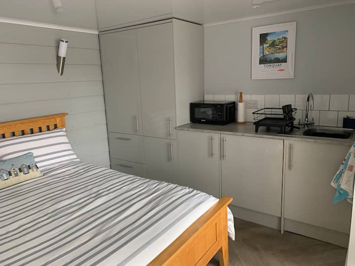 One Room Annex With En Suite, With Own Access - Teignmouth