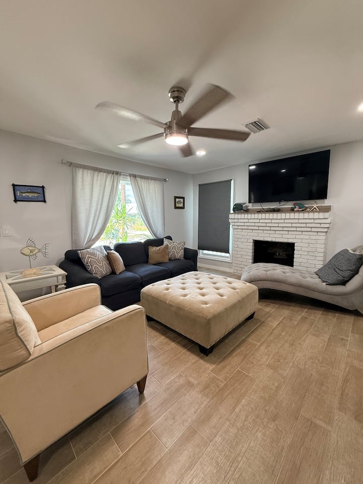 Coastal Bungalow By The Marina Downtown! - Bradenton, FL