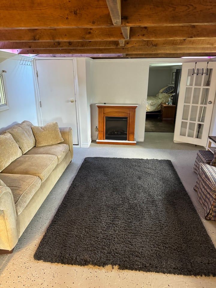 Quiet, Restful Lakefront One Bedroom Apartment - アックスブリッジ