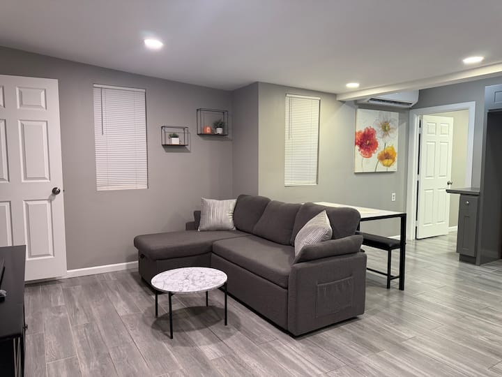 Modern 2br Retreat | Workspace | Full Kitchen - Baldwin Park, CA