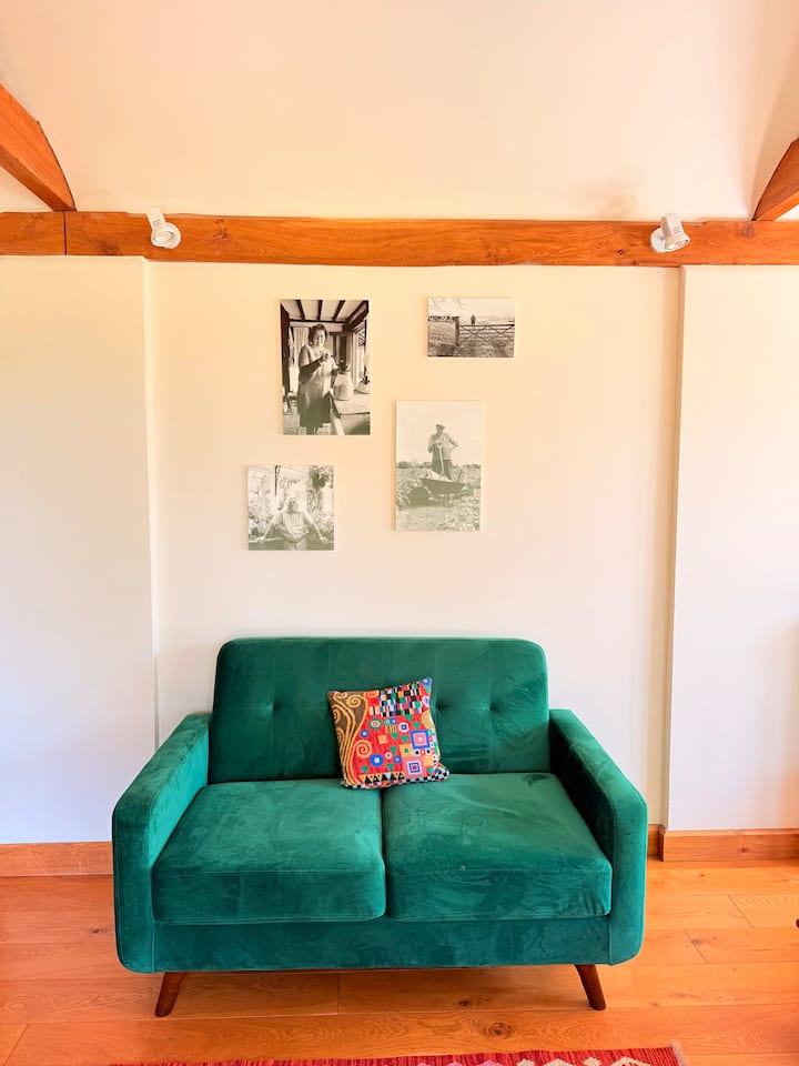 The Little House — A Peaceful Writer’s Retreat - Diss